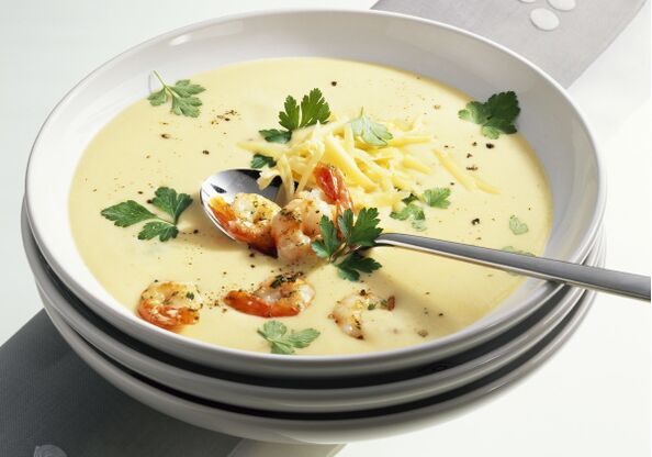 Абед міжземнаморскай дыеты можа ўключаць сырны крэм-суп з морапрадуктамі. 